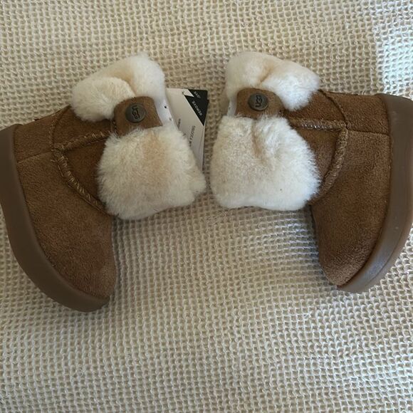UGG Baby Ramona Boot, Size 0/1. BRAND NEW has tag but no box - Picture 6 of 14